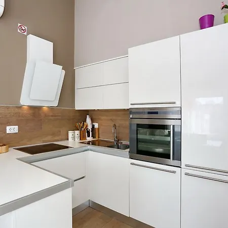 Ria Apartment *