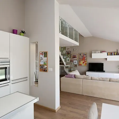 Ria Apartment *